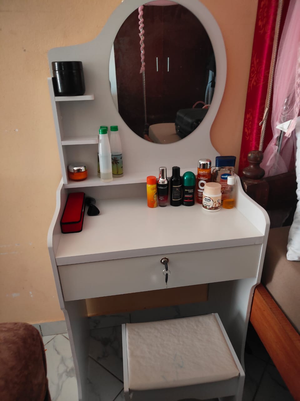CLEARANCE OFFER Dressing table Minimalist Vanity Dresser – sleek, elegant, and space-saving. Perfect for a modern, clutter-free bedroom. ✨ 🌟 PREMIUM OFFER 🌟 (PLEASE NOTE IT REQUIRES ASSEMBLING)