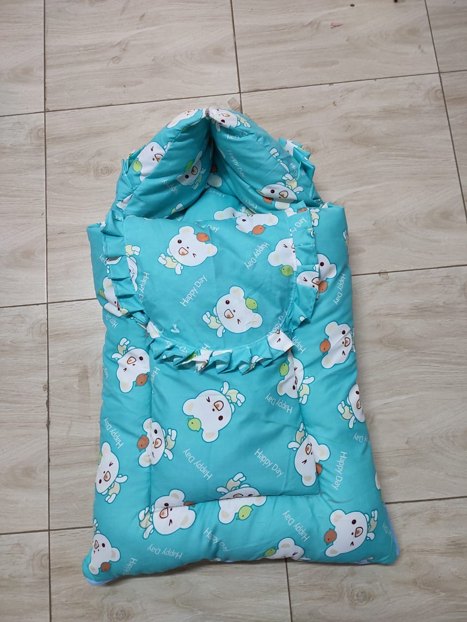 3-in-1 multifunctional baby sleeping bag, carry nest, and portable bedding mattress.Typically constructed from a breathable cotton blend with a plush microfiber or polyester cushioned filliing