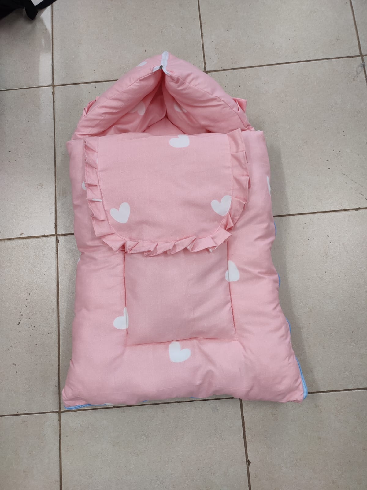 3-in-1 multifunctional baby sleeping bag, carry nest, and portable bedding mattress.Typically constructed from a breathable cotton blend with a plush microfiber or polyester cushioned filliing