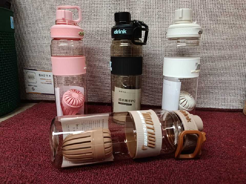 800ML Motion Water Bottle - Stay hydrated wherever you go with the Motio 800ML water bottle. Its convenient size makes it easy to carry for school, work, gym sessions, travel, and everyday activities.