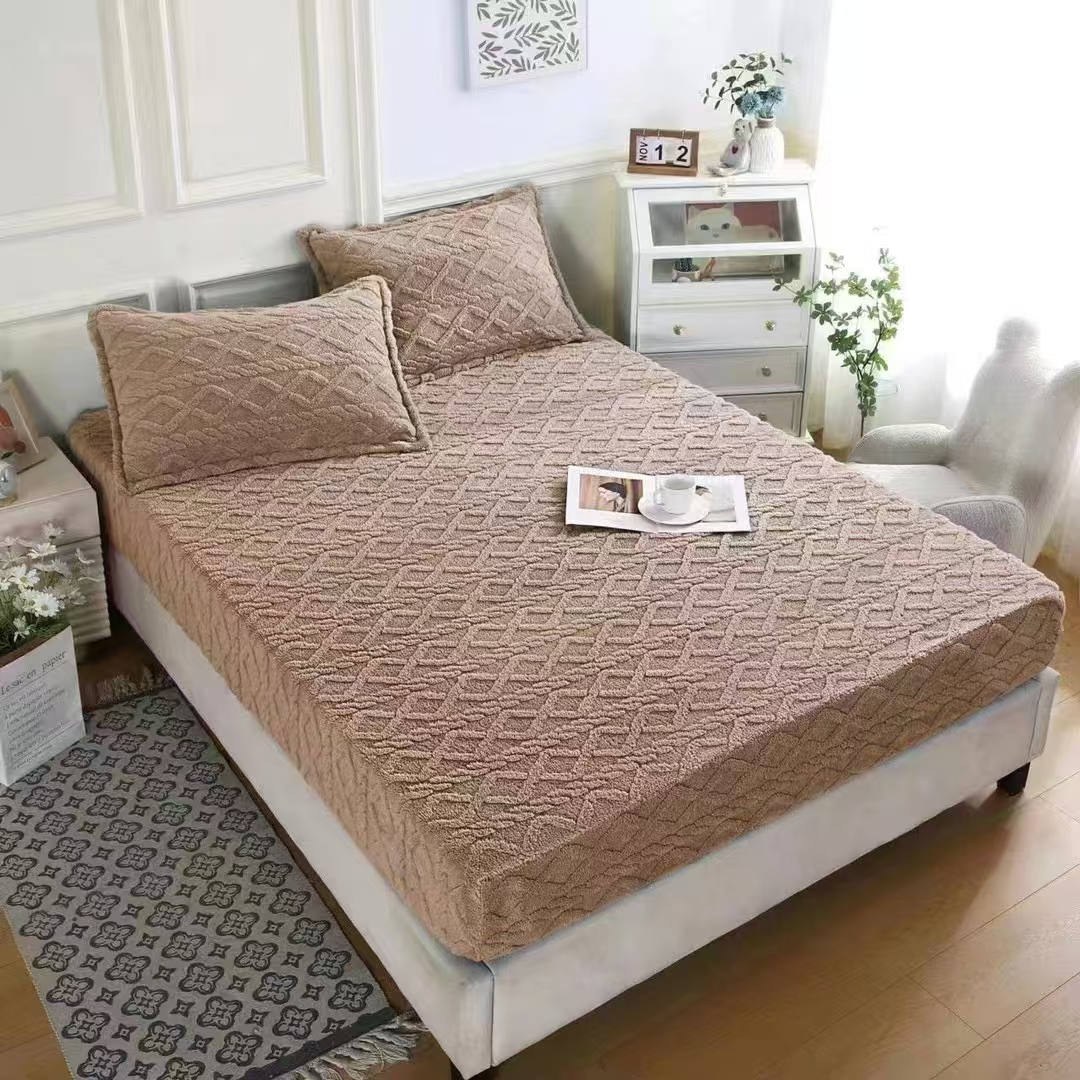FLEECE. Jacquard Sherpa Fleece Blanket with Embossed pattern, Fitted all round. 2pcs pillow cases 6*7.