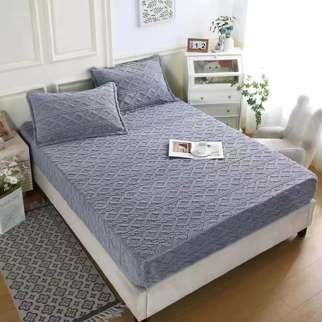 FLEECE. Jacquard Sherpa Fleece Blanket with Embossed pattern, Fitted all round. 2pcs pillow cases 6*7.