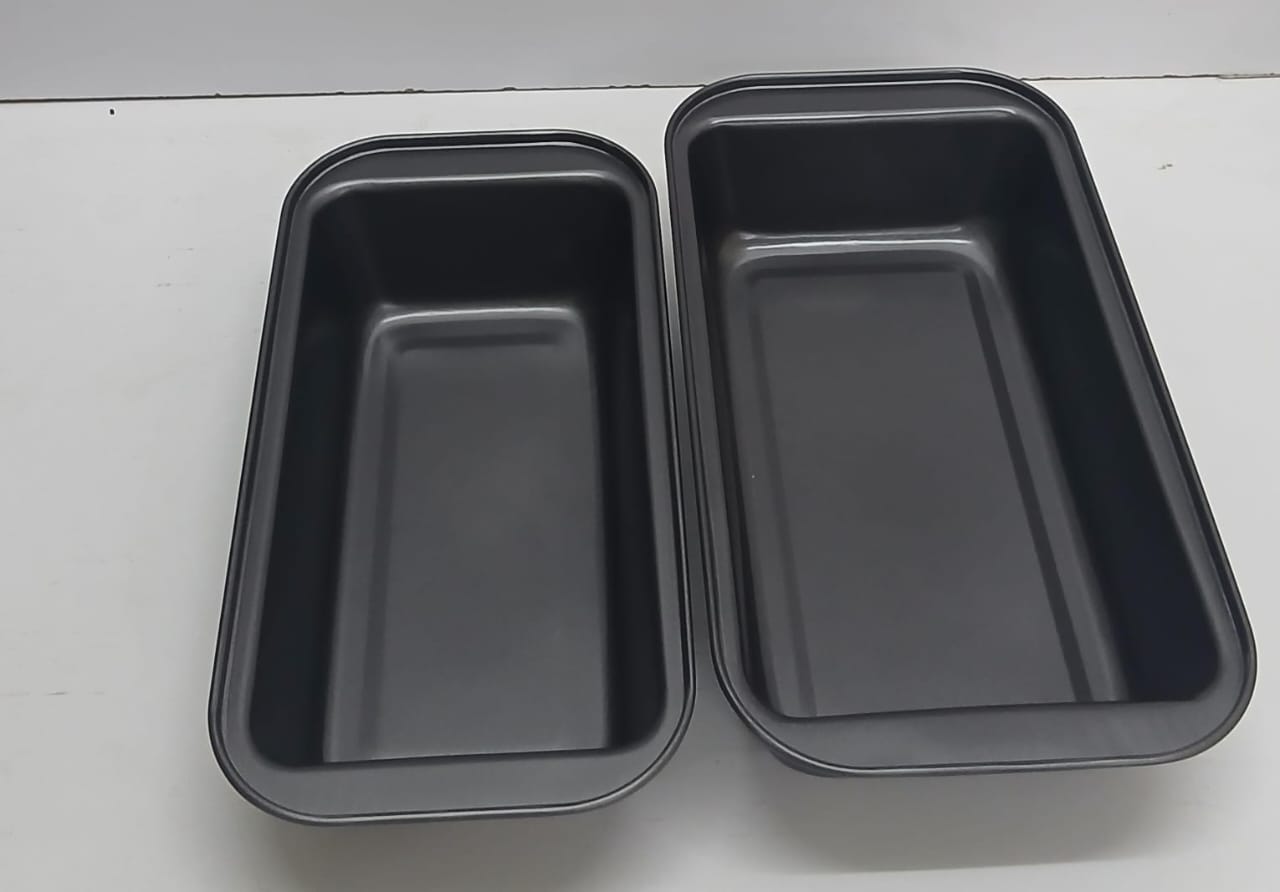 Bread baking tin with a nonstick surface, comes in 2 sizes, 400gm and 600gm