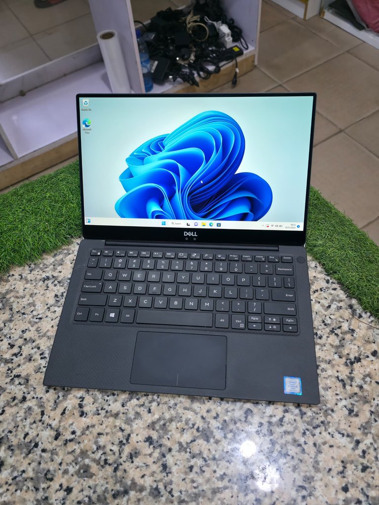 {HOT DEAL ALERT!!!} Refurbished DELL XPS 9370 8th Gen,  Intel Core i7, 16GB RAM, 1TB SSD + 13.3″ Full HD Touchscreen + Windows 11 Pro