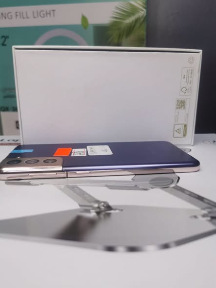 Refurbished Samsung Galaxy S21 5G - 8GB RAM, 256GB Storage, Phantom Violet, 6.2″ Display, 64MP Triple Camera + 10MP Front Camera