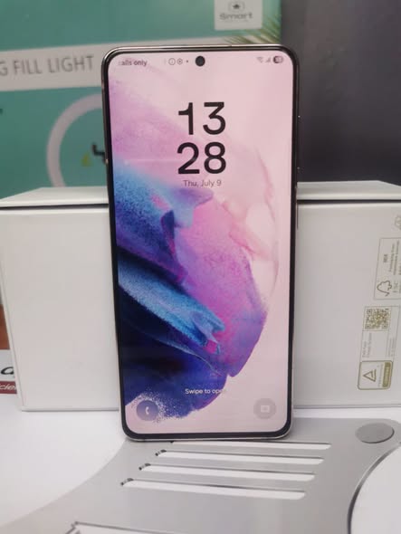 Refurbished Samsung Galaxy S21 5G - 8GB RAM, 256GB Storage, Phantom Violet, 6.2″ Display, 64MP Triple Camera + 10MP Front Camera