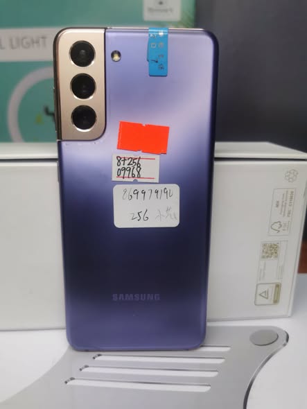 Refurbished Samsung Galaxy S21 5G - 8GB RAM, 256GB Storage, Phantom Violet, 6.2″ Display, 64MP Triple Camera + 10MP Front Camera