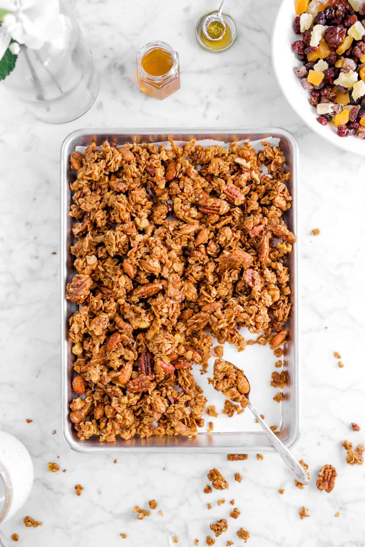 Baked honey granola is a crunchy,naturally sweetened breakfast classic made by coating rolled oats,nuts,and spices in a warmed honey-and-oil mixture before baking.the honey acts as a natural sweetener