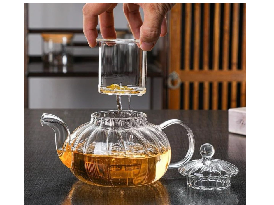 Elegant 800ml Striped Teapot is a high borosilicate glass that withstands extreme temperature changes. You can boil water directly inside it on gas or electric stovetops and does not absorb ordors.