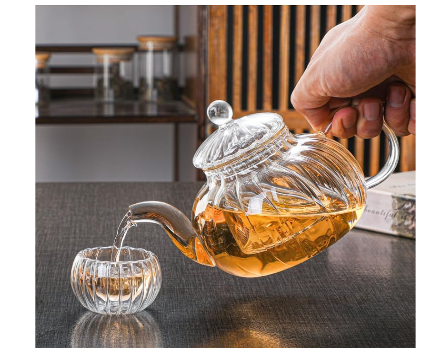 Elegant 800ml Striped Teapot is a high borosilicate glass that withstands extreme temperature changes. You can boil water directly inside it on gas or electric stovetops and does not absorb ordors.