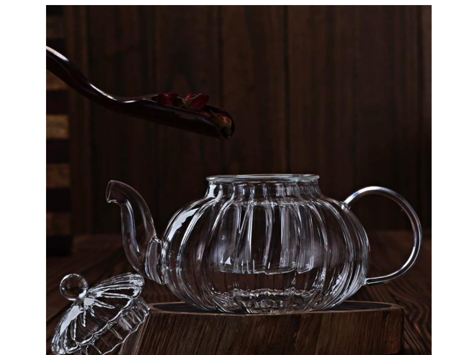 Elegant 800ml Striped Teapot is a high borosilicate glass that withstands extreme temperature changes. You can boil water directly inside it on gas or electric stovetops and does not absorb ordors.