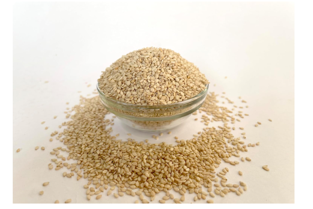Black and White sesame seeds are nutrient-dense oilseeds derived from the Sesamum indicum plant.Both are excellent sources of healthy fats, fiber, and plant-based protein that support heart health etc