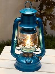 Hurricane Kerosene Lamp, Vintage Portable Oil Lantern with Glass Chimney, Windproof Flame Design for Camping, Emergency Lighting, Outdoor Activities and Home Decoration