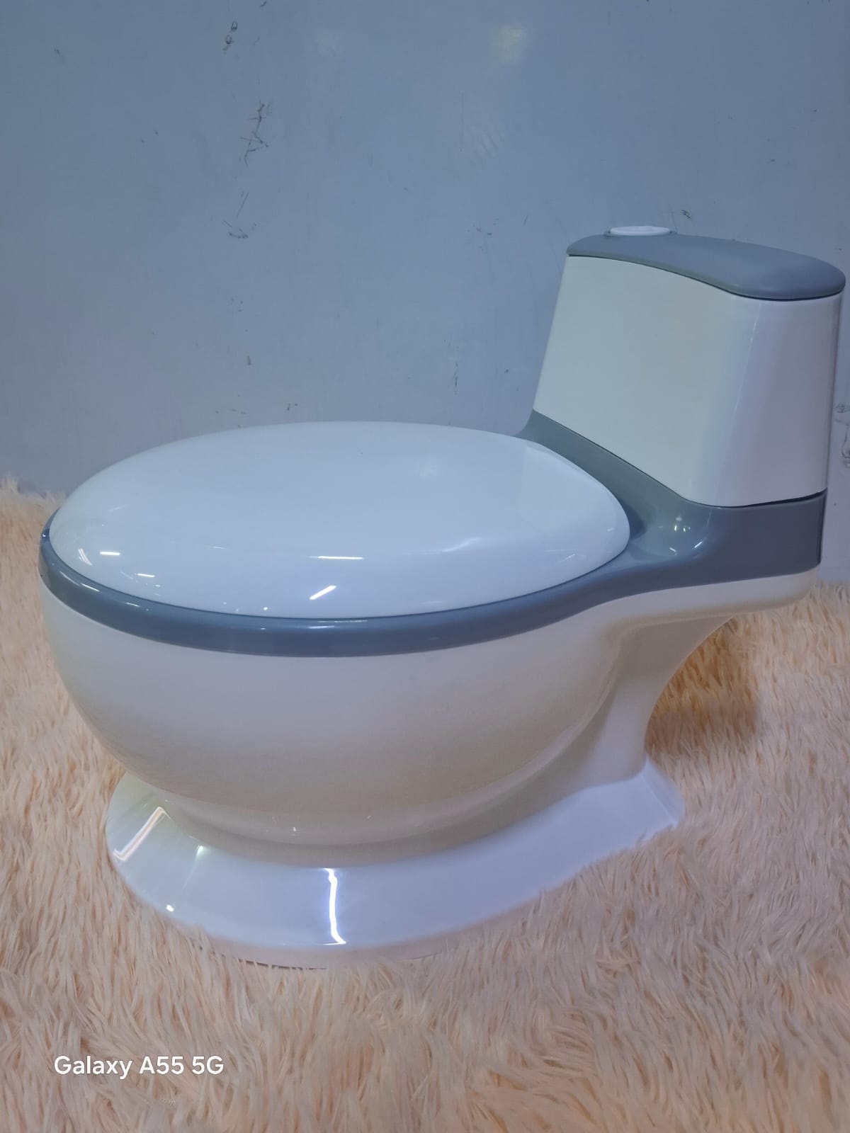 Premium baby potty training toilet comfortable, safe and easy to use. Ideal for helping your child transition from diapers with ease