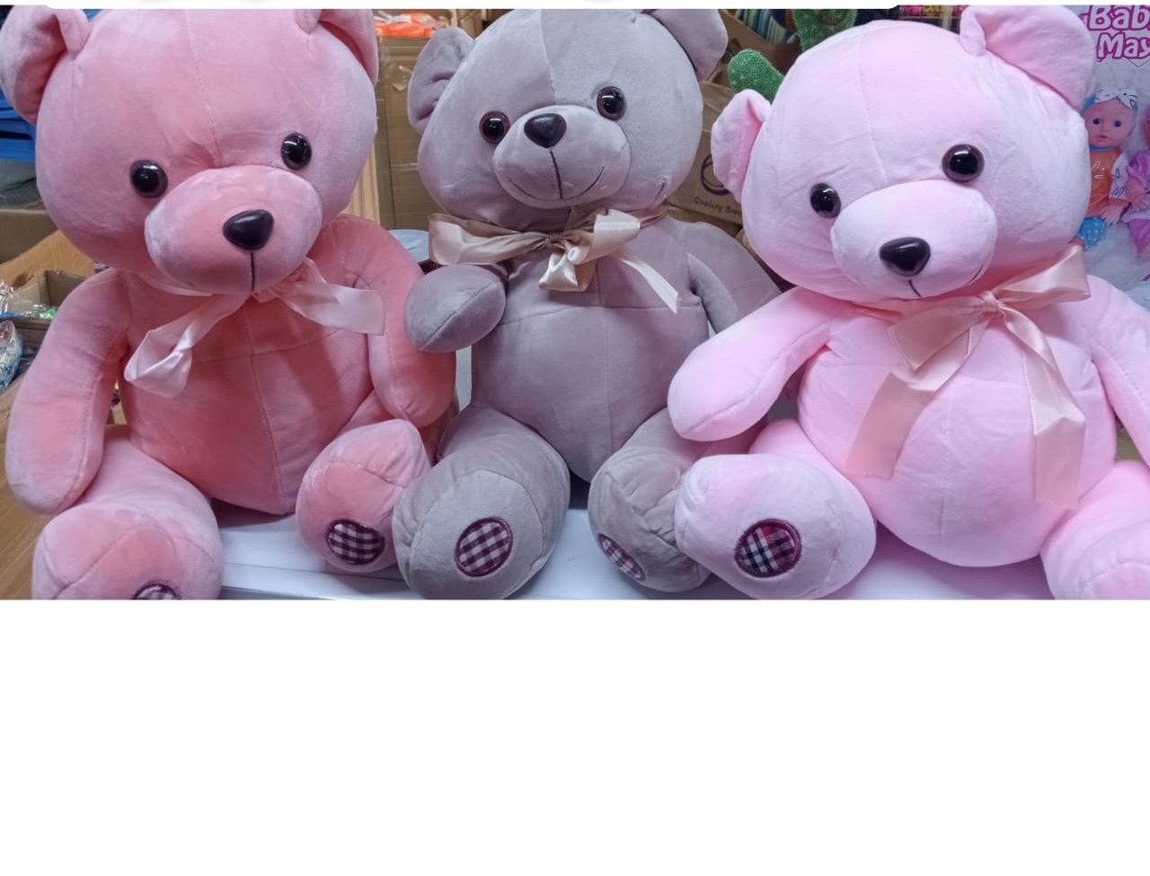 🧸 MEDIUM-SIZE SOFT PLUSH TEDDY BEAR
Add a touch of warmth and cuteness to any occasion with this adorable Medium-Size Soft Plush Teddy Bear. Its soft, cuddly design makes it a lovely companion for ch