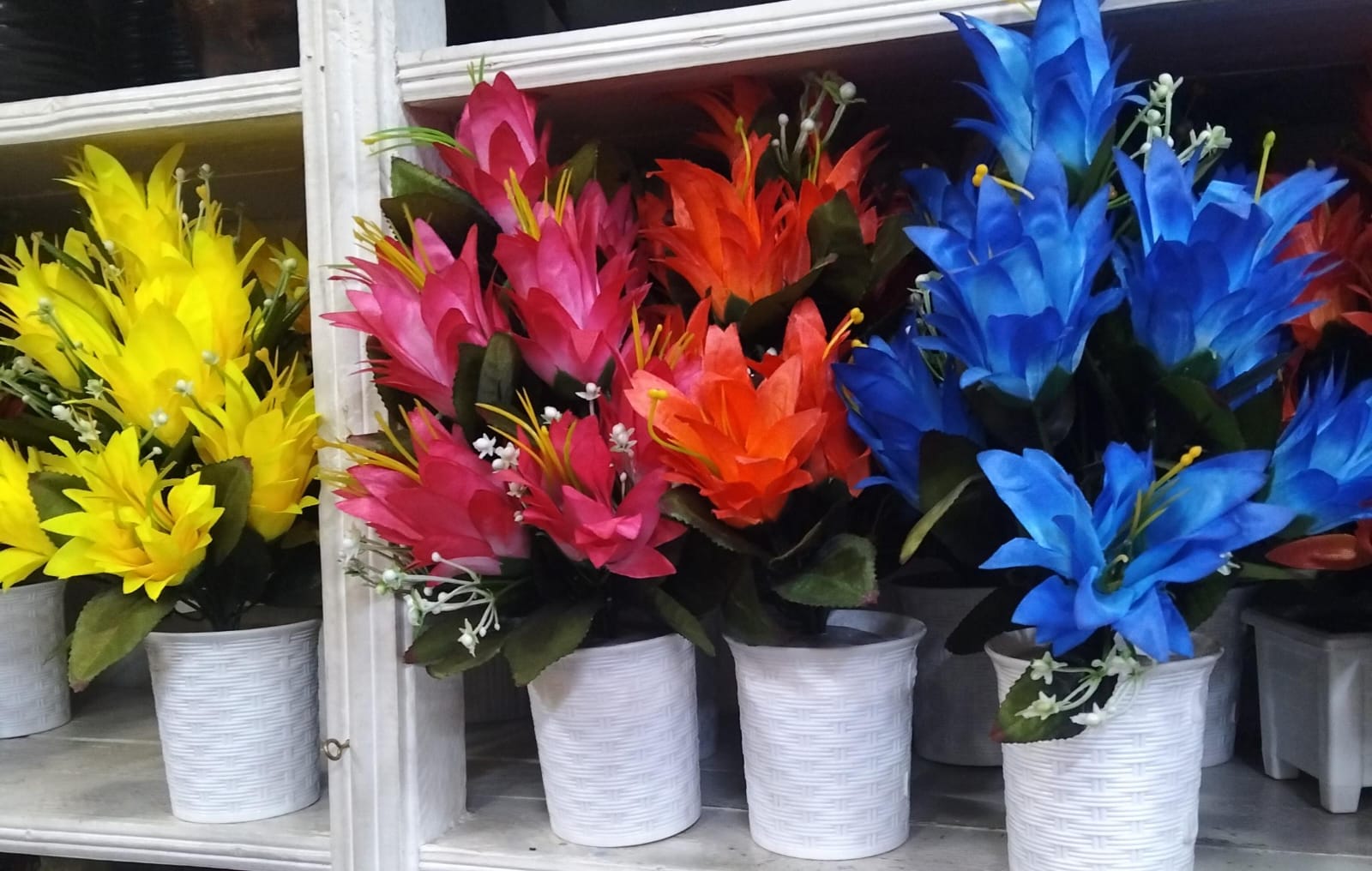 Table Top Home Decore flower  Ideal for enhancing the ambiance of your home, wedding, or coffee shop, this zero-maintenance flower adds a luxurious touch without the need for watering or sunlight