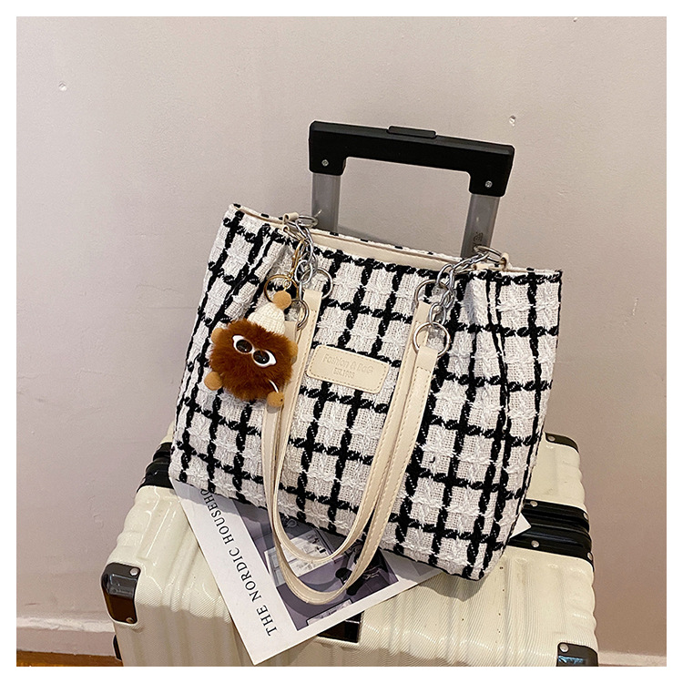 2026 New Large Capacity Simple Fashion Plaid Black/White Shoulder Bag Women's Tote Bag