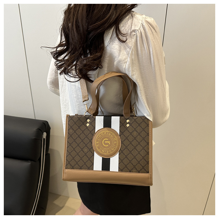 2026 Newest Fashionable Letter Crossbody Bag Hot Selling  PU Leather Tote Shoulder Bags for Women Elegant Ladies Shoulder Bags Luxury Bags Women