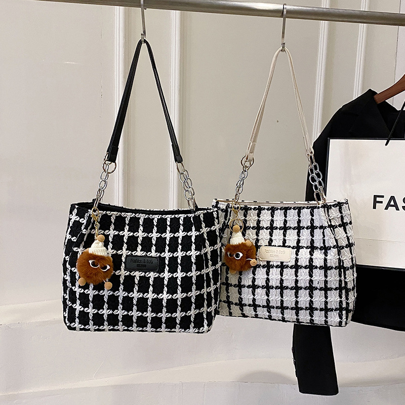 2026 New Large Capacity Simple Fashion Plaid Black/White Shoulder Bag Women's Tote Bag