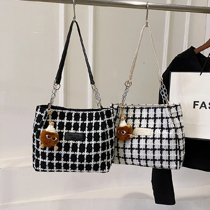 2026 New Large Capacity Simple Fashion Plaid Black/White Shoulder Bag Women's Tote Bag