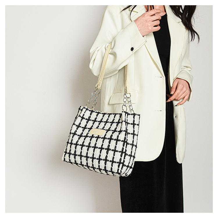 2026 New Large Capacity Simple Fashion Plaid Black/White Shoulder Bag Women's Tote Bag