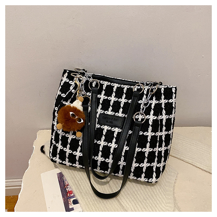 2026 New Large Capacity Simple Fashion Plaid Black/White Shoulder Bag Women's Tote Bag