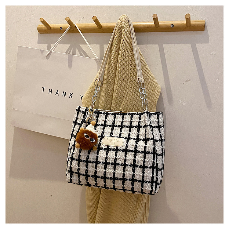2026 New Large Capacity Simple Fashion Plaid Black/White Shoulder Bag Women's Tote Bag