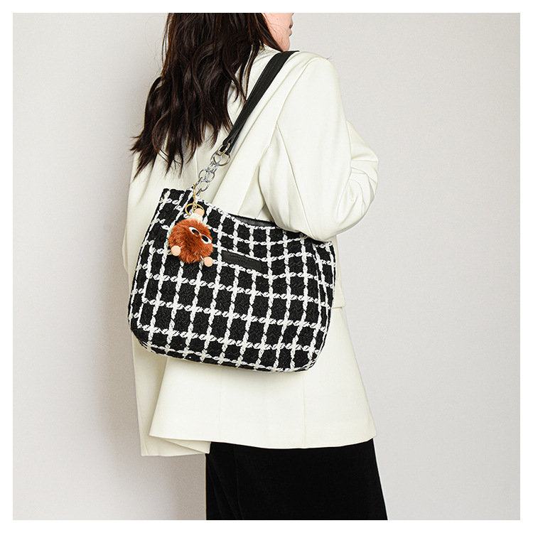 2026 New Large Capacity Simple Fashion Plaid Black/White Shoulder Bag Women's Tote Bag