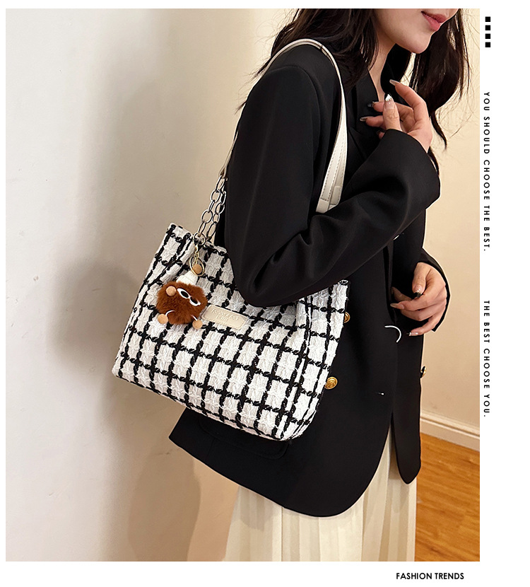 2026 New Large Capacity Simple Fashion Plaid Black/White Shoulder Bag Women's Tote Bag