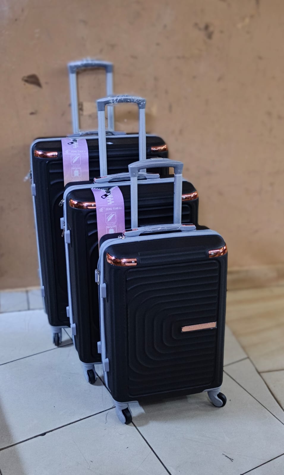 3 in 1 Luxurious Fibre Suitcase Set with Spinner Wheels, Adjustable Telescopic Handle, and Compression Straps, Premium Lightweight Hard Shell Travel Luggage Trio for Holidays and Business Trips