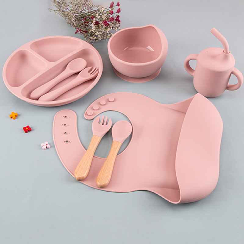 New in baby silicone feeding set perfect for your little ones first bites. Offering safety, style and simplicity