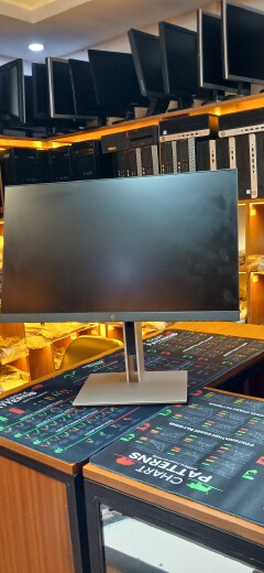 HP Monitor Edge To Edge Refurbished. Display Technology with vga ,hdmi and display connetions
