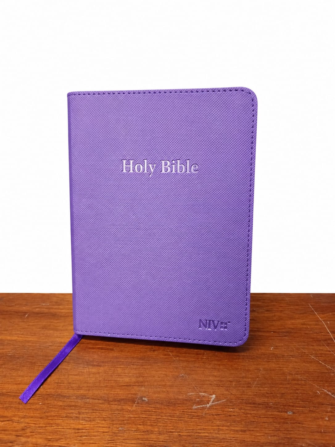 The New International Version (NIV) Medium  with Thumb Index is a practical and easy-to-use Bible designed for everyday reading, study, and church use. Its medium size makes it comfortable to carry.