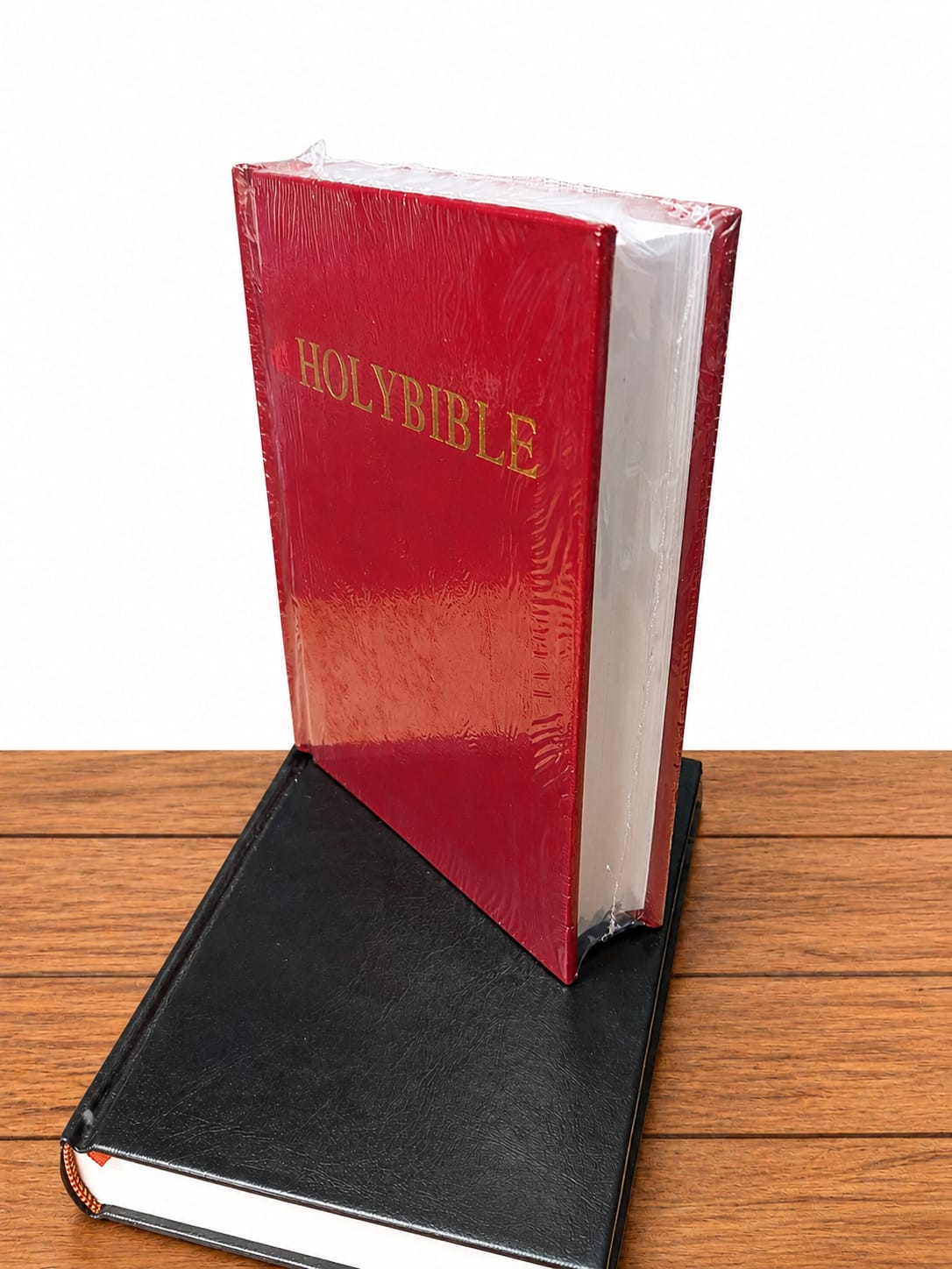 New King James Version Pocket Compact Bible – Hardcover | NKJV Holy Bible- Its compact size makes it convenient for everyday reading, church, Bible study, travel, or keeping close at hand.