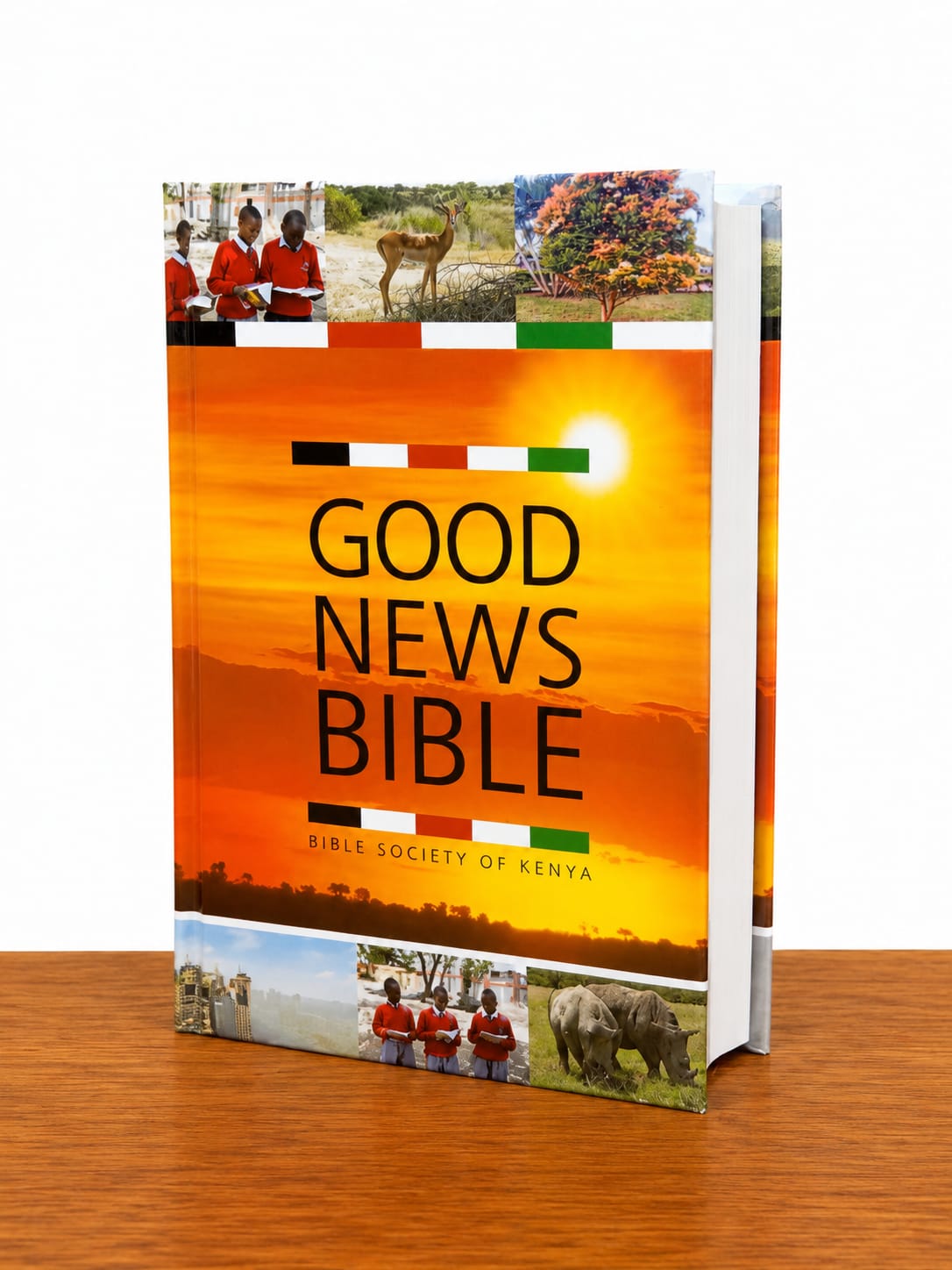 The Good News Bible (GNB) is a clear, easy-to-read translation that presents God's Word in simple, everyday language without compromising its message. Designed for readers of all ages, it is ideal for