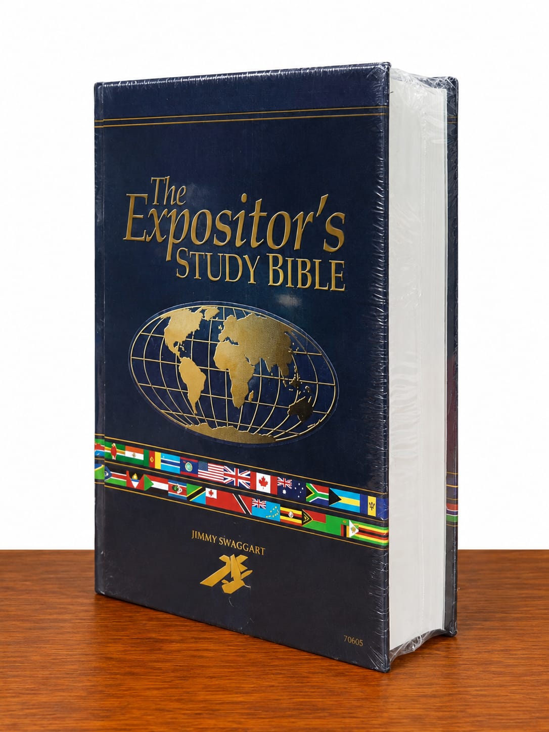 The Expositor’s Study Bible-Hardcover- is a valuable resource for anyone who wants to understand the Bible more deeply. Designed for Bible study, teaching, preaching, and personal devotion.
