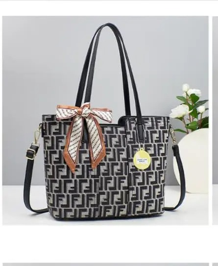 Classic Large Capacity Trendy Ladies Handbag Women Shoulder Bag Strap Adjustable Fashion Bag Zipper Closure Girls