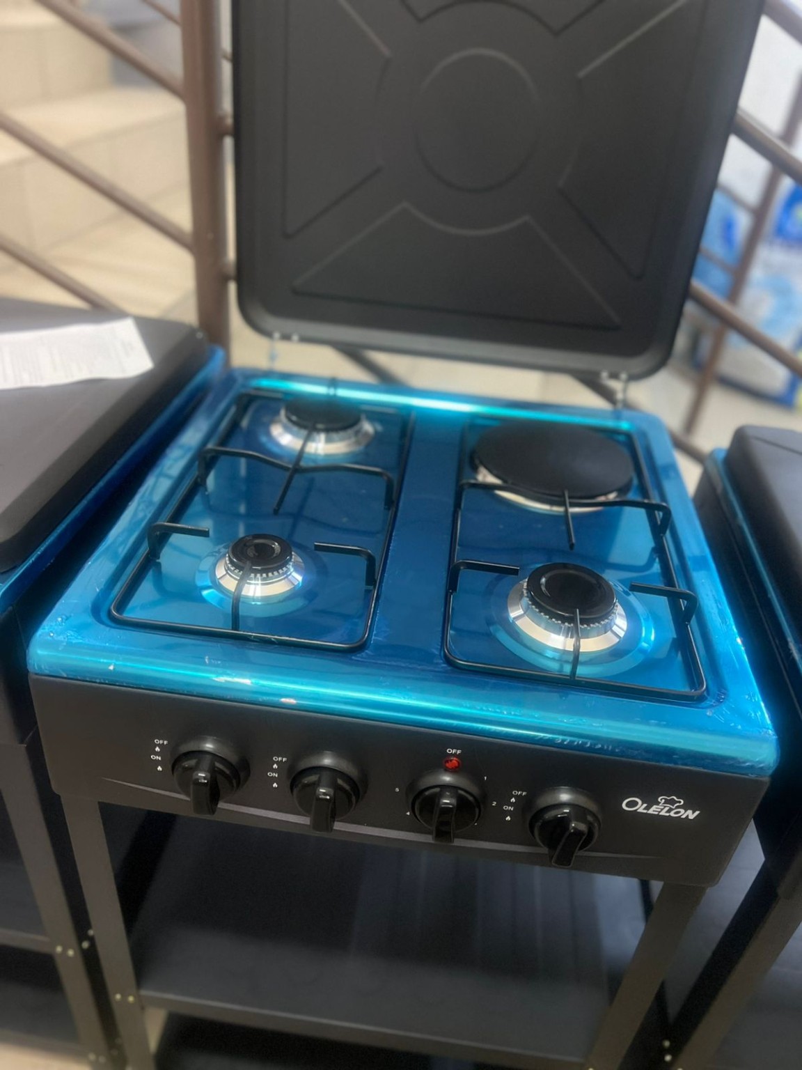 Olelon 3+1 Standing Cooker with Shelves

Upgrade your kitchen with the olelon 3+1 standing cooker, designed for efficiency, durability, and modern cooking convenience. This cooker combines f