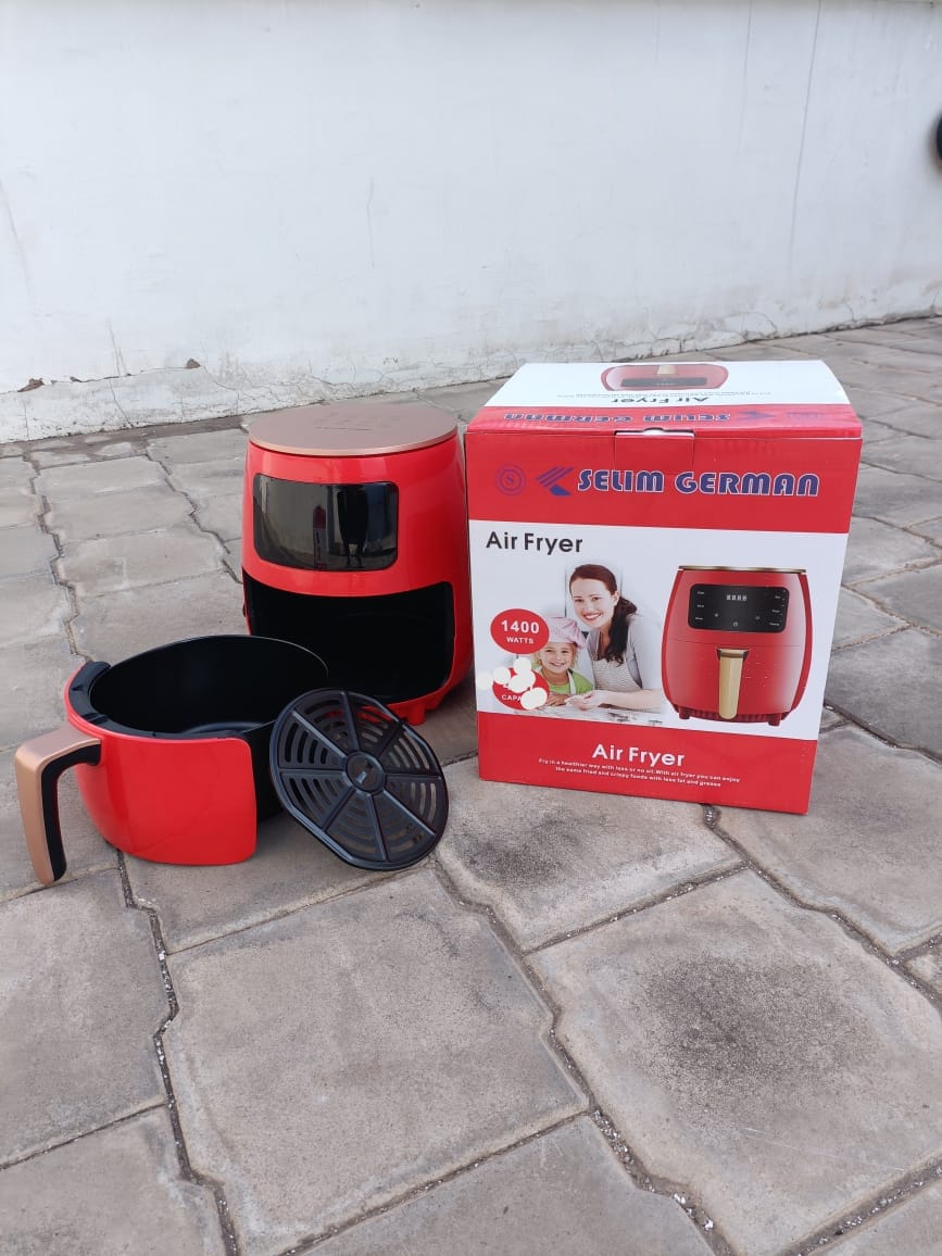 Selim German 8 Litres Digital Air Fryer
This 8-litre air fryer is ideal for preparing fries, chicken, samosas, pastries, and more with little to no oil. It features rapid air technology, a digital tou