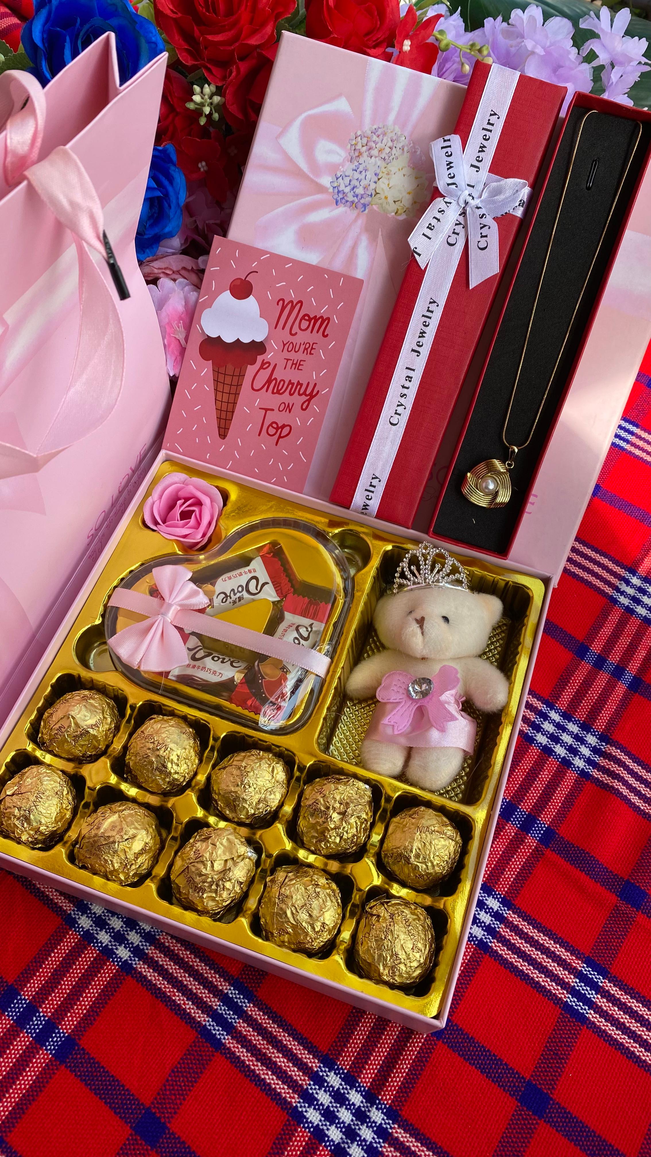 MOTHERS DAY GIFT

Stainless steel necklace 

👑Premium Chocolate pack

👑Necklace box

👑Gift Card

👑Gift bag

MOTHERS DAY GIFT

Stainless steel necklace 

👑Premium Chocolate pack

👑Necklace box
