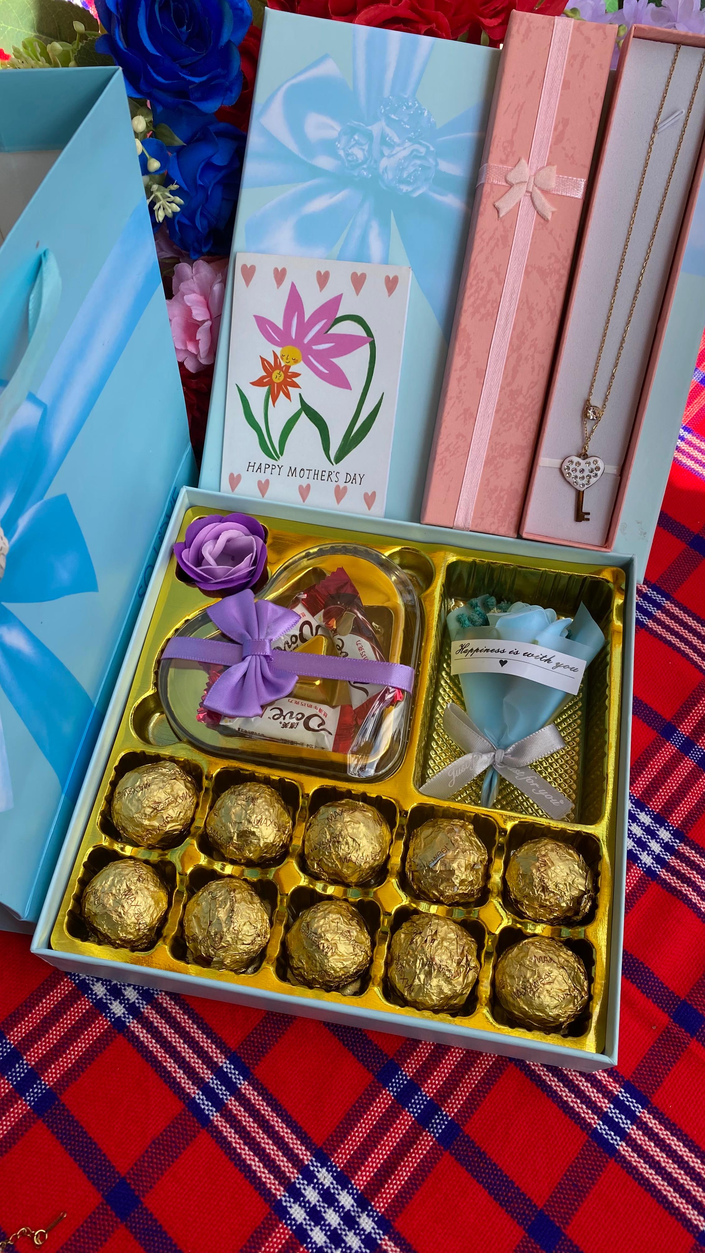 MOTHERS DAY GIFT

Stainless steel necklace 

👑Premium Chocolate pack

👑Necklace box

👑Gift Card

👑Gift bag

MOTHERS DAY GIFT

Stainless steel necklace 

👑Premium Chocolate pack

👑Necklace box