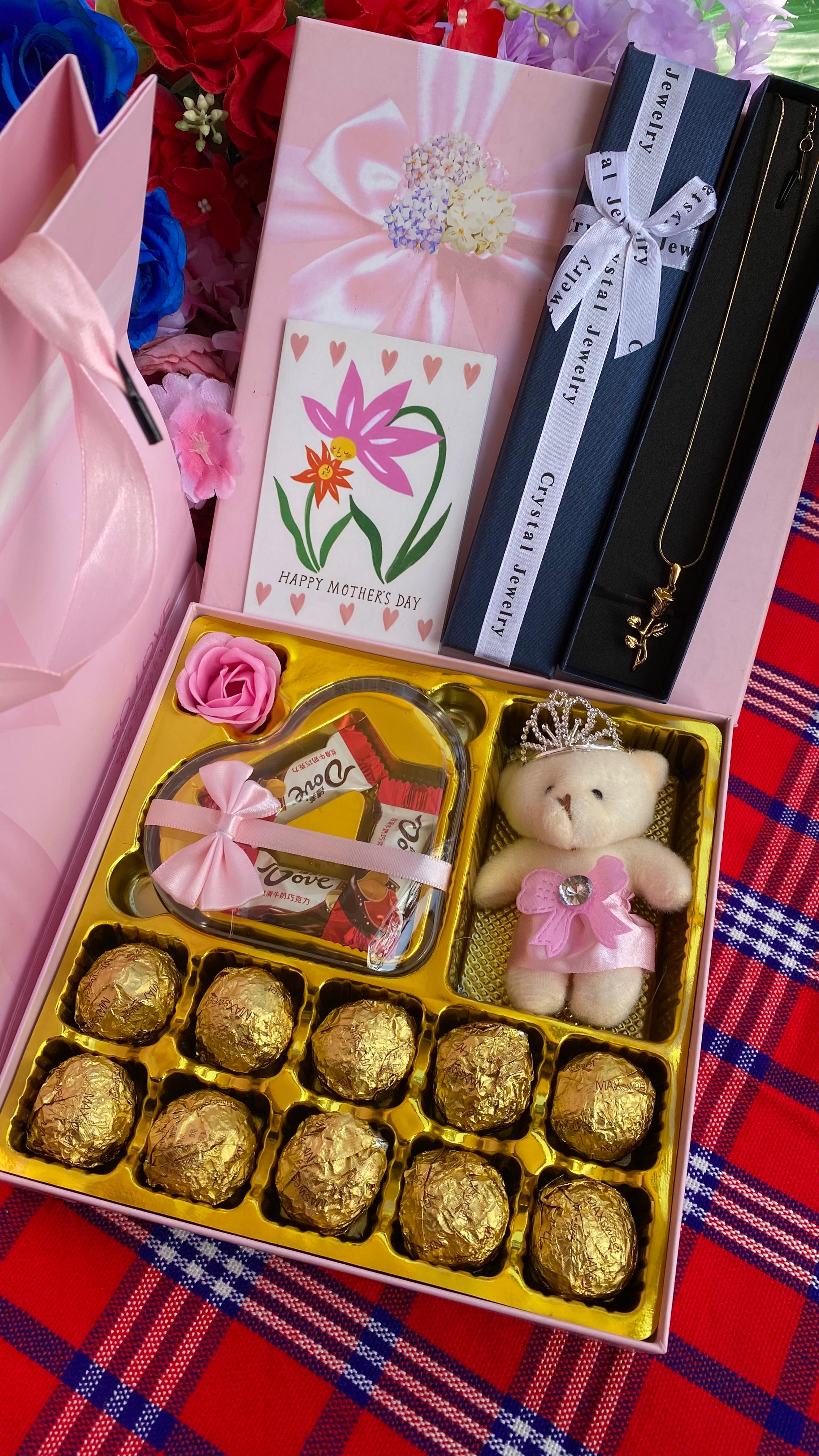 MOTHERS DAY GIFT

Stainless steel necklace 

👑Premium Chocolate pack

👑Necklace box

👑Gift Card

👑Gift bag

MOTHERS DAY GIFT

Stainless steel necklace 

👑Premium Chocolate pack

👑Necklace box