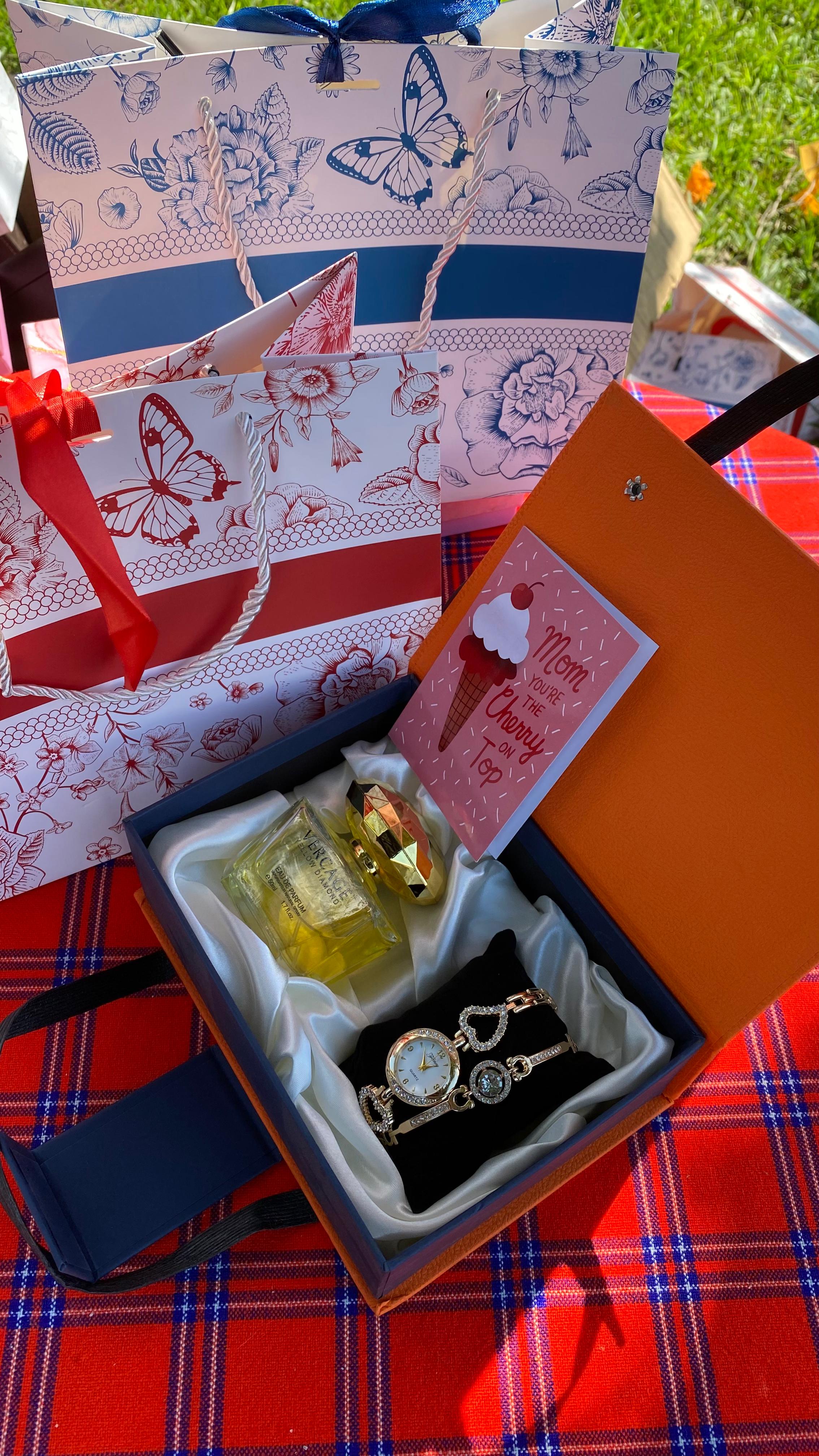👸👑MOTHERS DAY GIFT SETS👑PERFUME GIFT PACK *

👑Watch 
👑Bracelets
👑Perfume 
👑Gift Card
👑Bag with ribbon 🎀 

✍️We offer Engraving services✍️(custom message for mum on items)

☎️ *FOR E