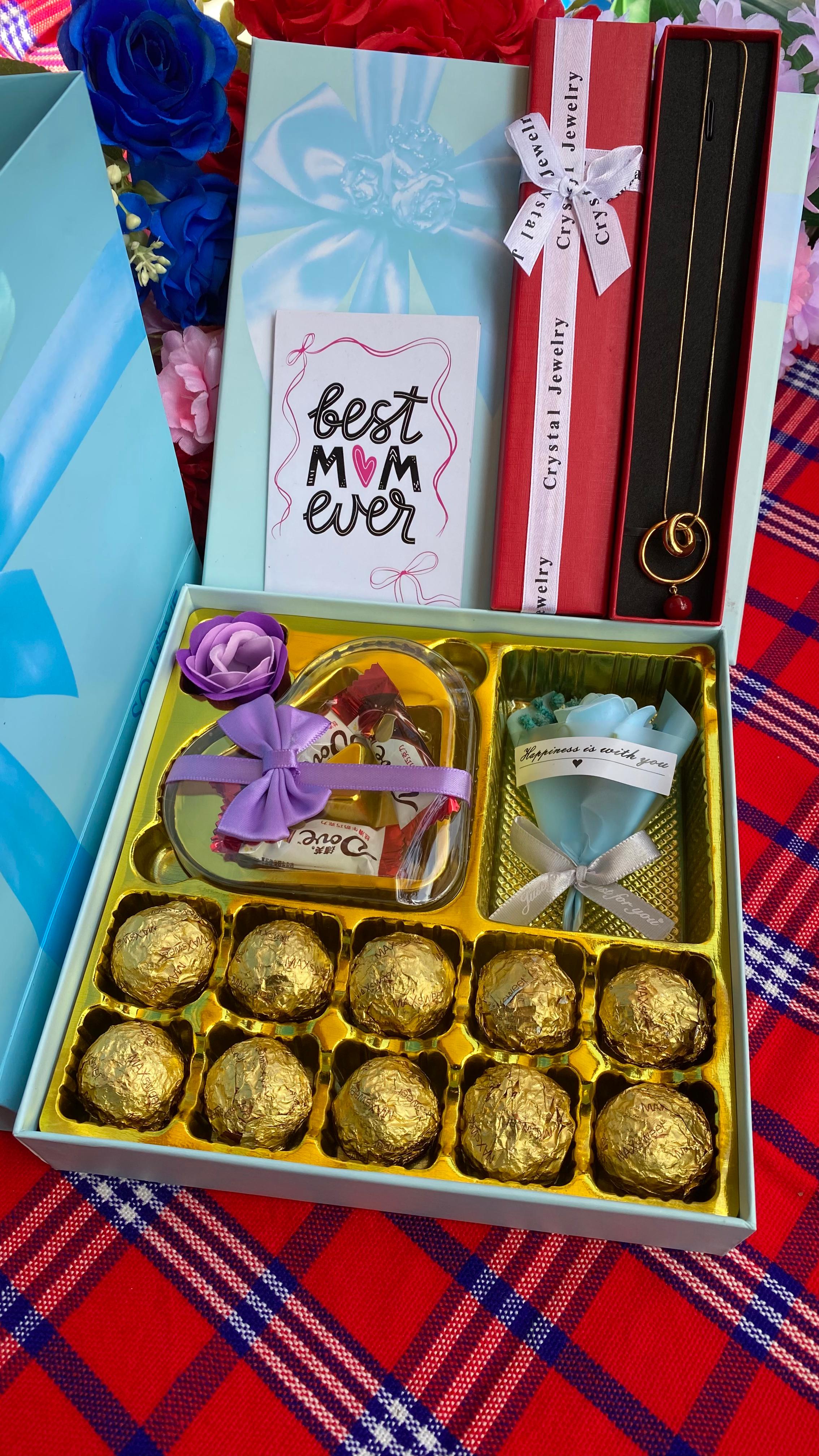 MOTHERS DAY GIFT

Stainless steel necklace 

👑Premium Chocolate pack

👑Necklace box

👑Gift Card

👑Gift bag

MOTHERS DAY GIFT

Stainless steel necklace 

👑Premium Chocolate pack

👑Necklace box