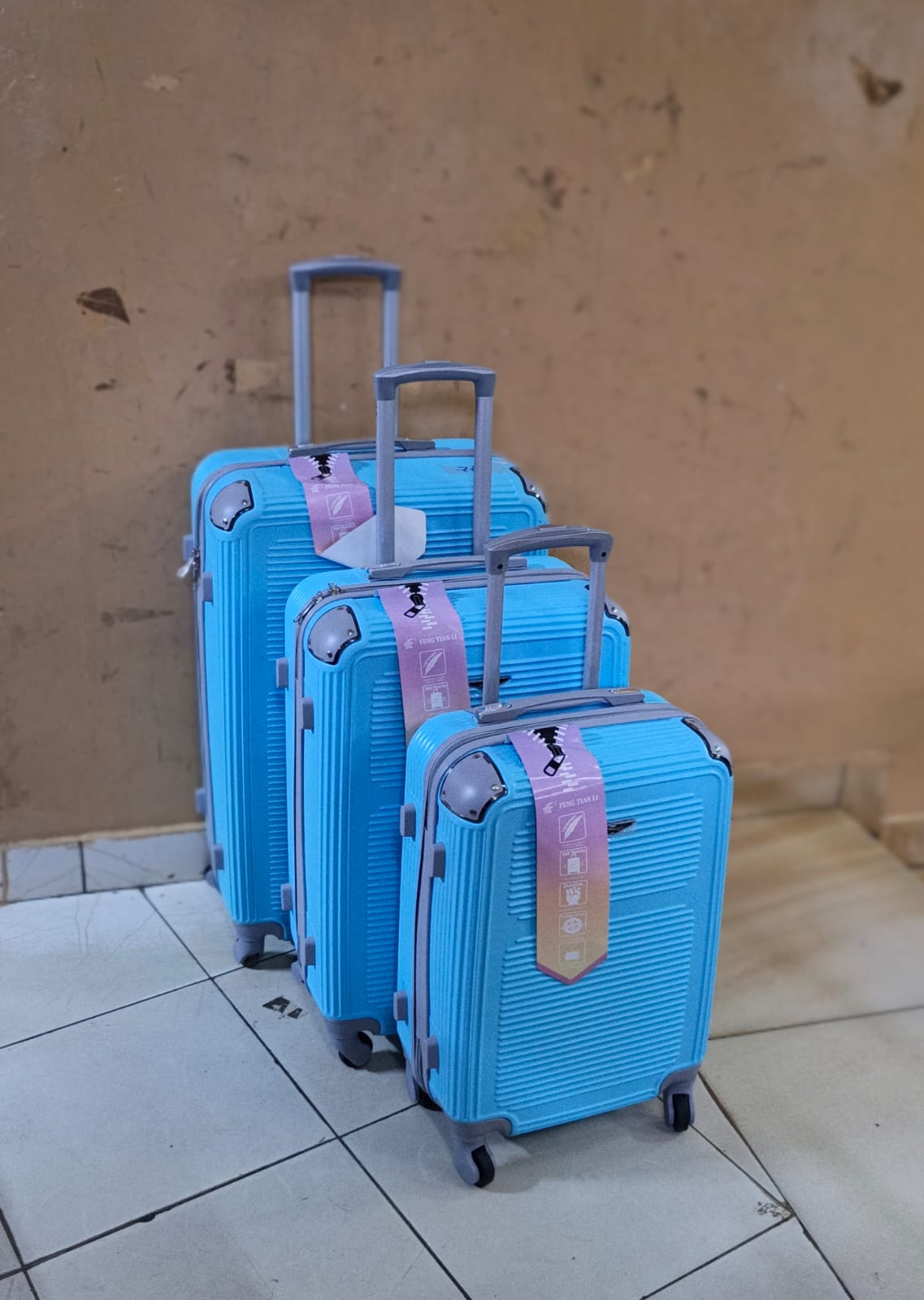 🚚🚚TRAVEL ORGANISED👌👌3 IN 1 fibre LAXURIOUS SUITCASE BRIEFCASE TRAVEL Bag 🚚features a hard outer shell that protects your belongings from damage. It also has a number of compartments and pockets t