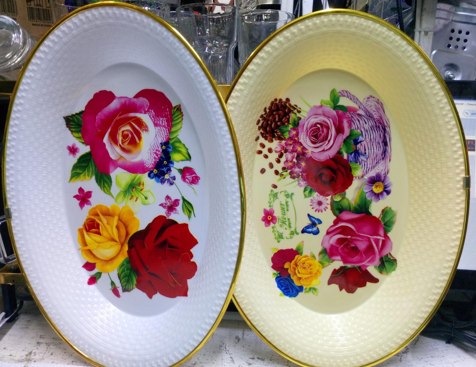 1pcDecorative Fibre Serving Tray with Golden Ring Handle 🍽️⚡