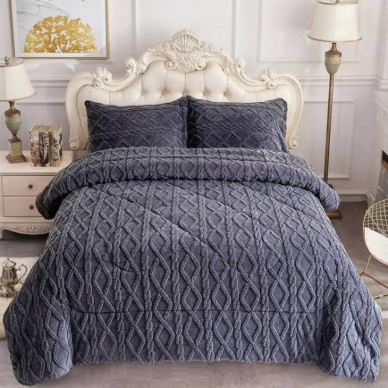 Single Warm Woolen Blanket 5×6 ft – Soft Insulated Winter Throw, Cozy Lightweight Wool-Blend Blanket for Bed & Sofa Use, Warm Durable Everyday Home Comfort Blanket