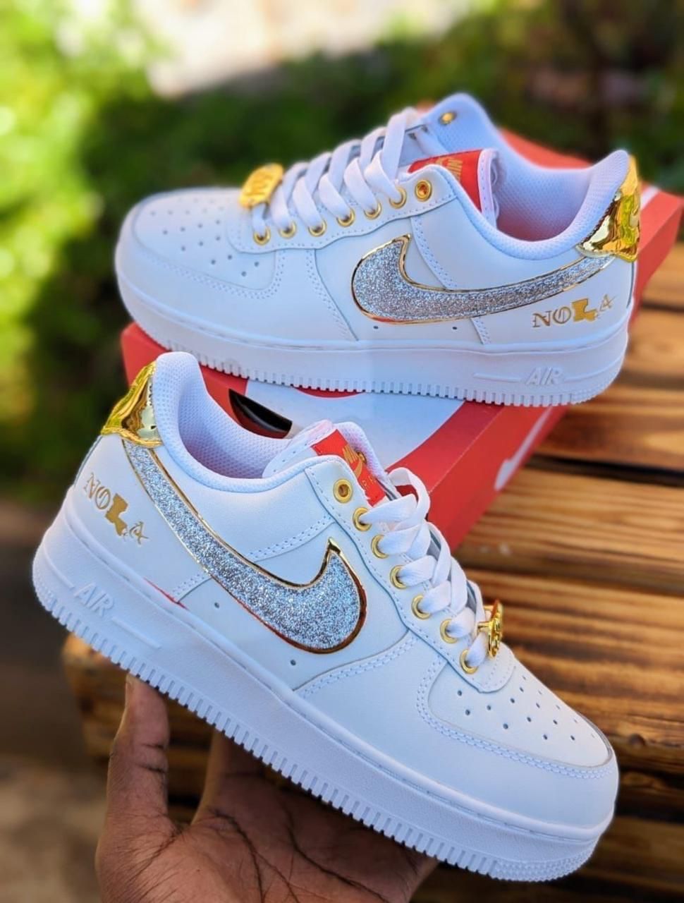 🔥(ON OFFER) 🔥 NOLA Air Force 1 White & Gold Glitter Sneakers – Luxury Women’s Fashion Sneakers, Nola Airforce 1 | Trendy Casual Streetwear Shoes | Stylish Designer-Inspired AF1 Trainers | Comfortabl