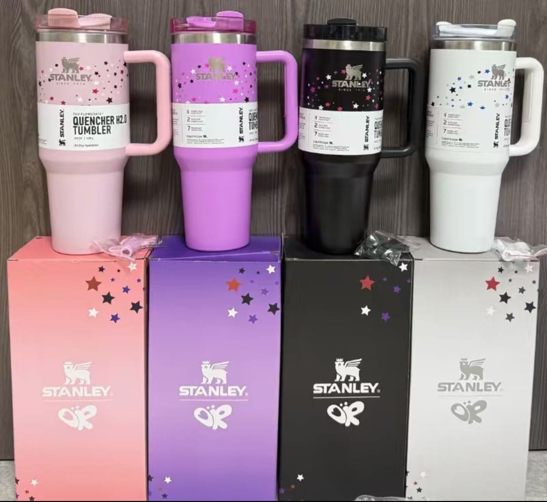 QUALITY💯‼️Stanely cup original Dotted Capacity 1200 ml🥀Double-wall vacuum insulation keeps your drink cold for 20 hours or iced for up to 3 days, so you can hydrate longer without refills.
Easy-carr