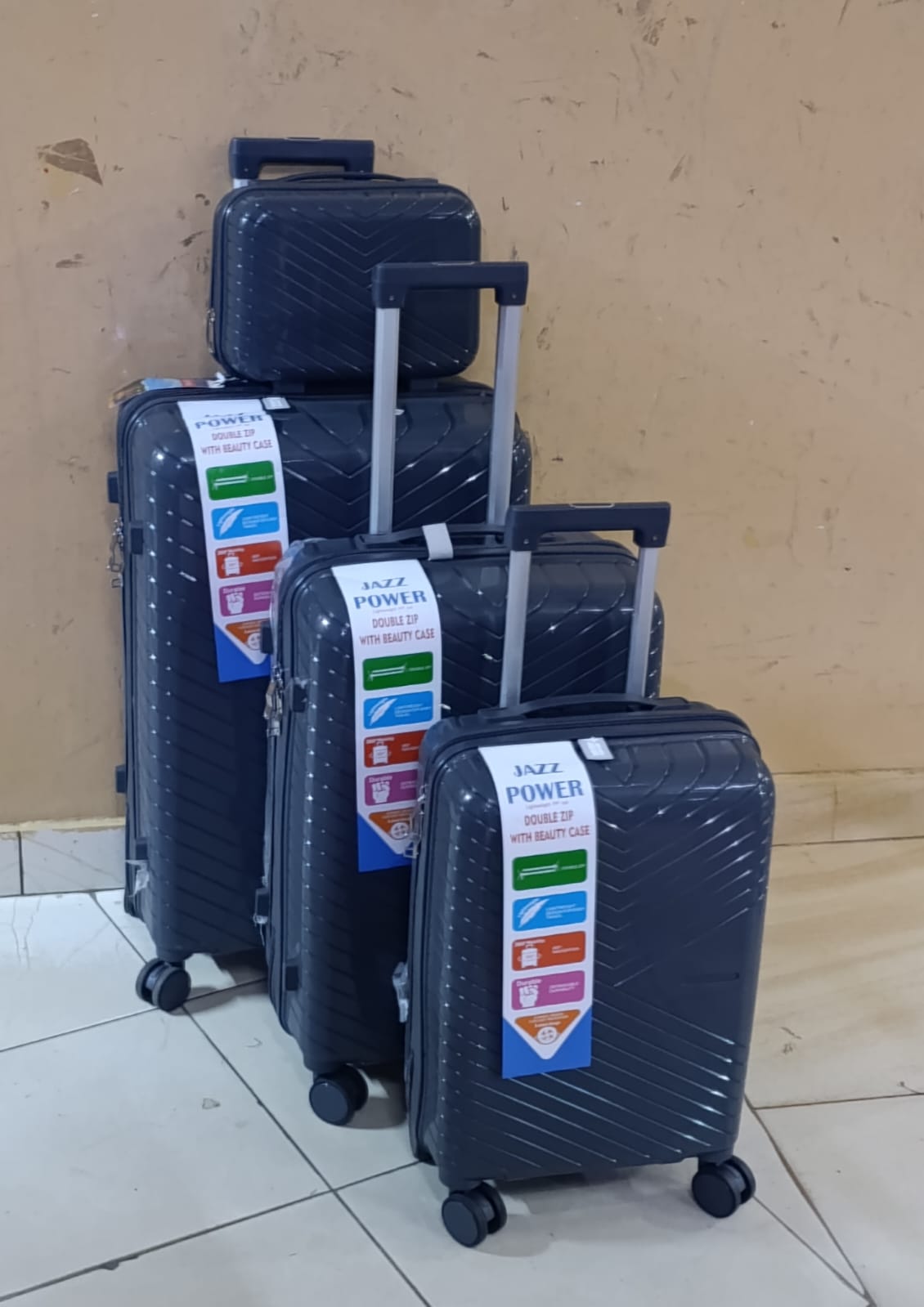 ✈️Travel with Class.✈️4 in 1 Luxurious unbreakable Suitcase

▪️Zipper closure frame.
▪️360 Easy-glide spinner wheels. 
▪️Telescopic handle system locks in multiple levels to adapt.
▪️Compression strap